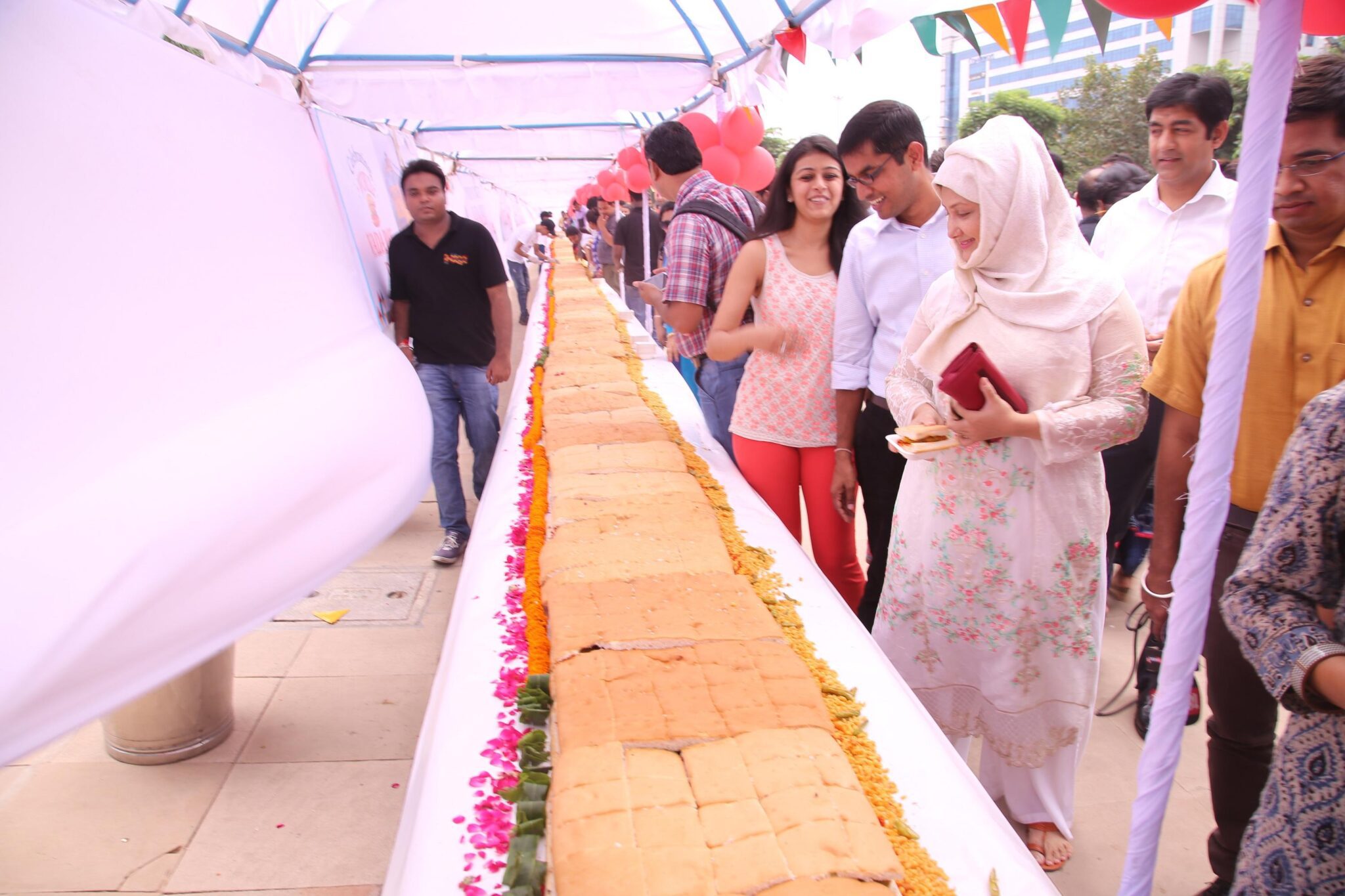 World's longest Vada Pao 145 feet in length