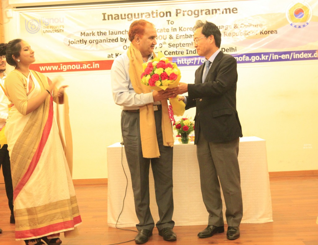 02 - H.E. Shin Bong Kil, Ambassador of The Republic of Korea to India, Vice-Chancellor Prof. Nageshwar Rao -IGNOU