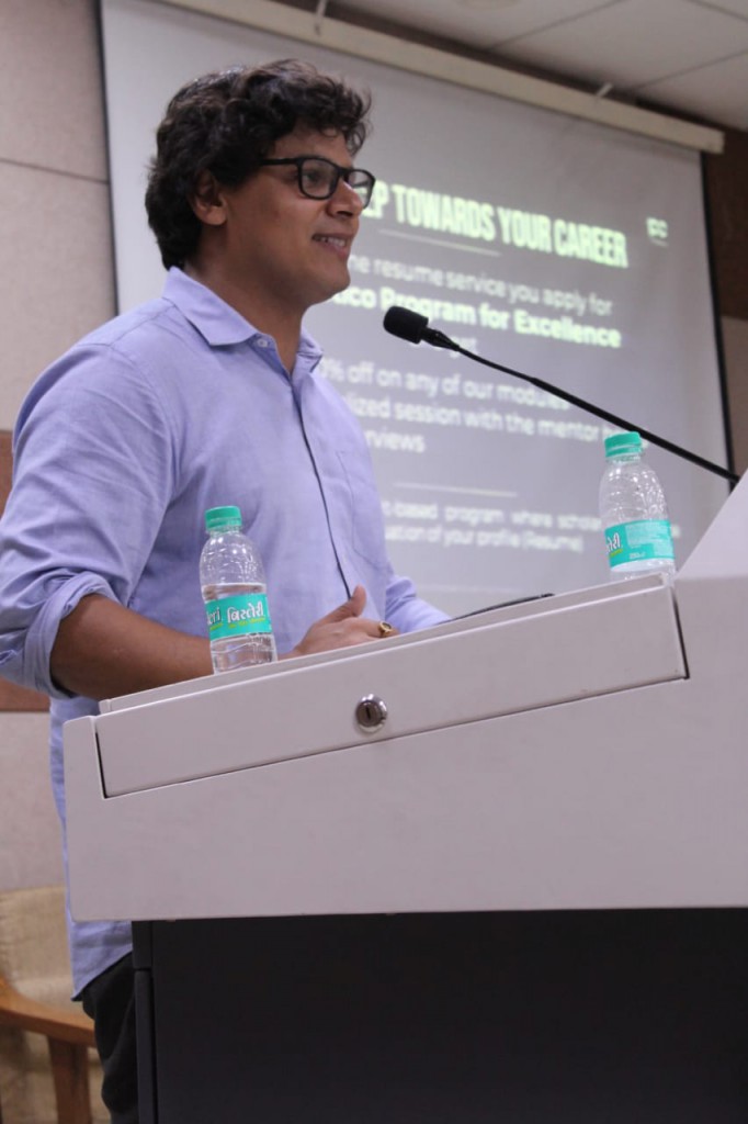 Nikhil Chainani, addressing the students in Rajdhani collage