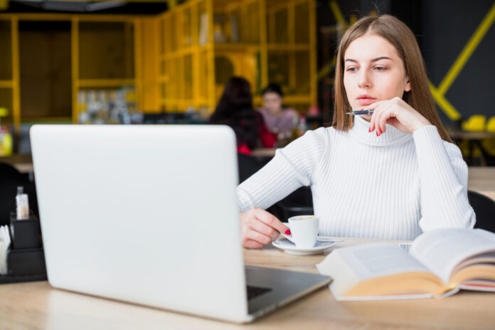 The Role of Online Internships in Preparing Students for Corporate Life