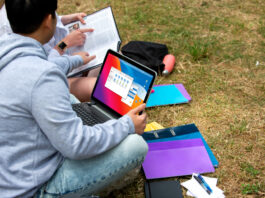 Online Education for Nomads: Learning on the Road with EasyShiksha
