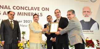 Mr Shohab Rais, COO, Tata Chemicals Ltd. accepting the award on behalf of the company