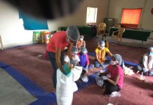 distributing cooked food