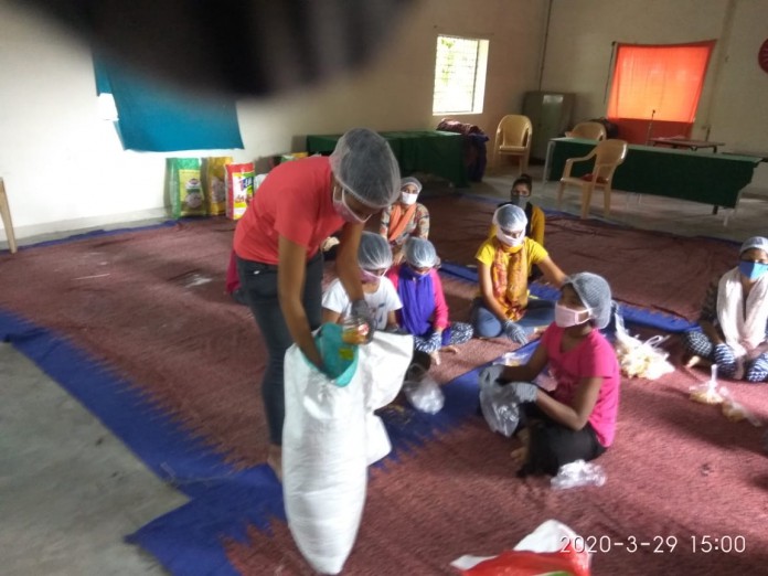 distributing cooked food