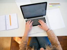 How Online Learning Prepares Students for AI Powered Workplaces