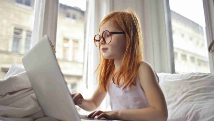 Teenager learning through an early online internship from home with EasyShiksha platform